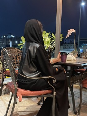 103 عباية انيقه بتدخيلة الجلد