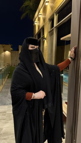 ‏عباية قطرية حرير بكريستال