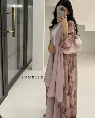 عبايه ورديه مع طرحه