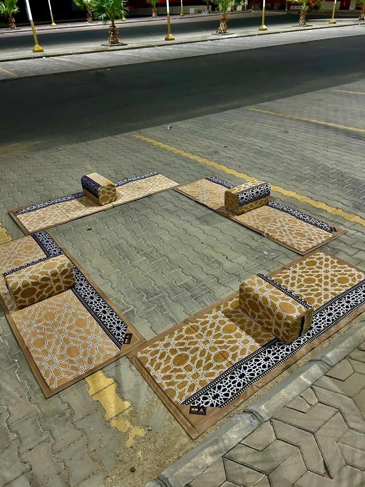 4 مدات مشجر مع 4 تكايات جملي