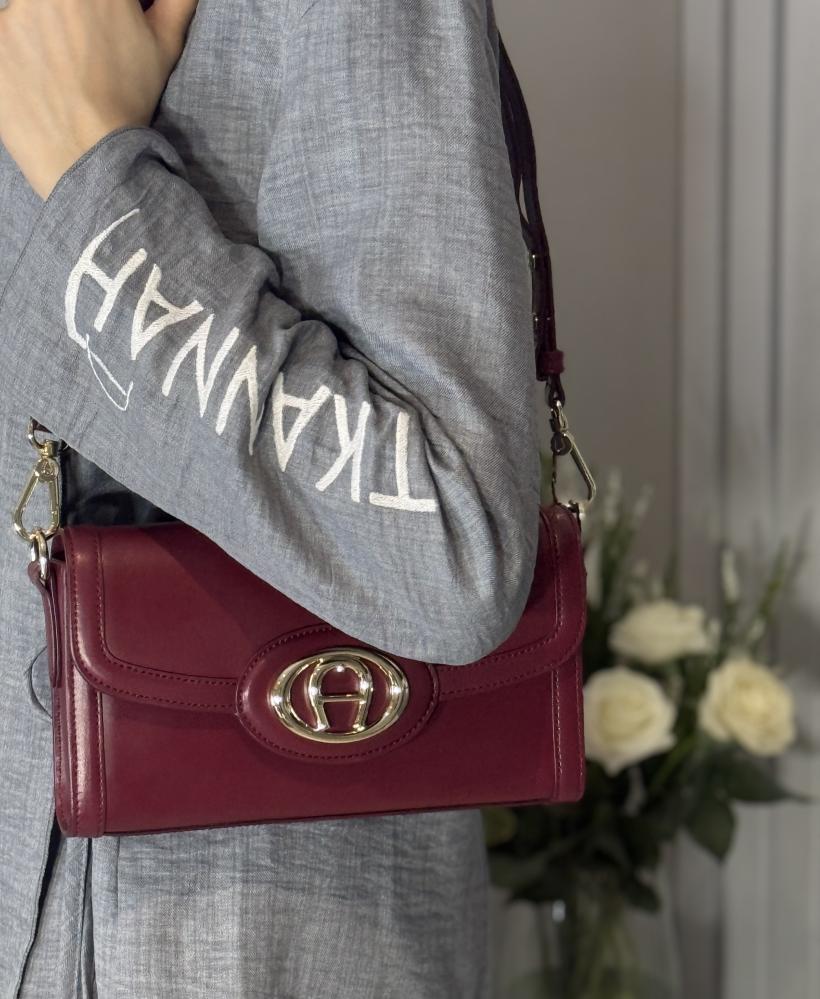 اجنر لويزا S جلد ناعم ومعدن ذهبي- برقندي /Luisa S Shoulder bag smooth cow