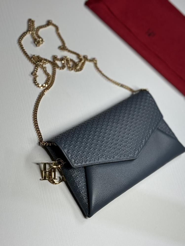 كارولينا هيريرا رويال كروس والت