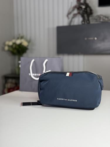 شنطة يد تومي رجاليه نايلون Tommy Hilfiger Skyline...