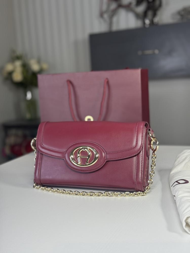 اجنر لويزا S جلد ناعم ومعدن ذهبي- برقندي /Luisa S Shoulder bag smooth cow