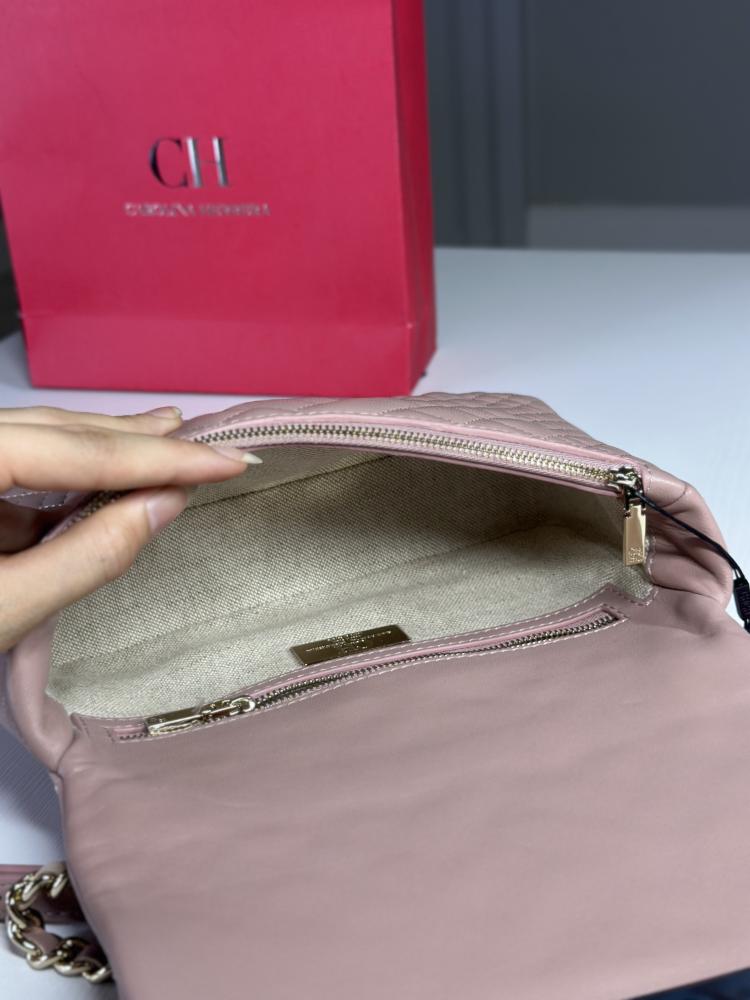 كارولينا شنطة كتف بيمبا بلون نود وطبعة انيقهquilted bimba ch - نود/ ذهبي