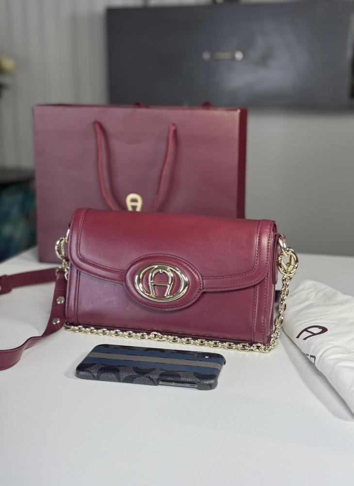 اجنر لويزا S جلد ناعم ومعدن ذهبي- برقندي /Luisa S Shoulder bag smooth cow