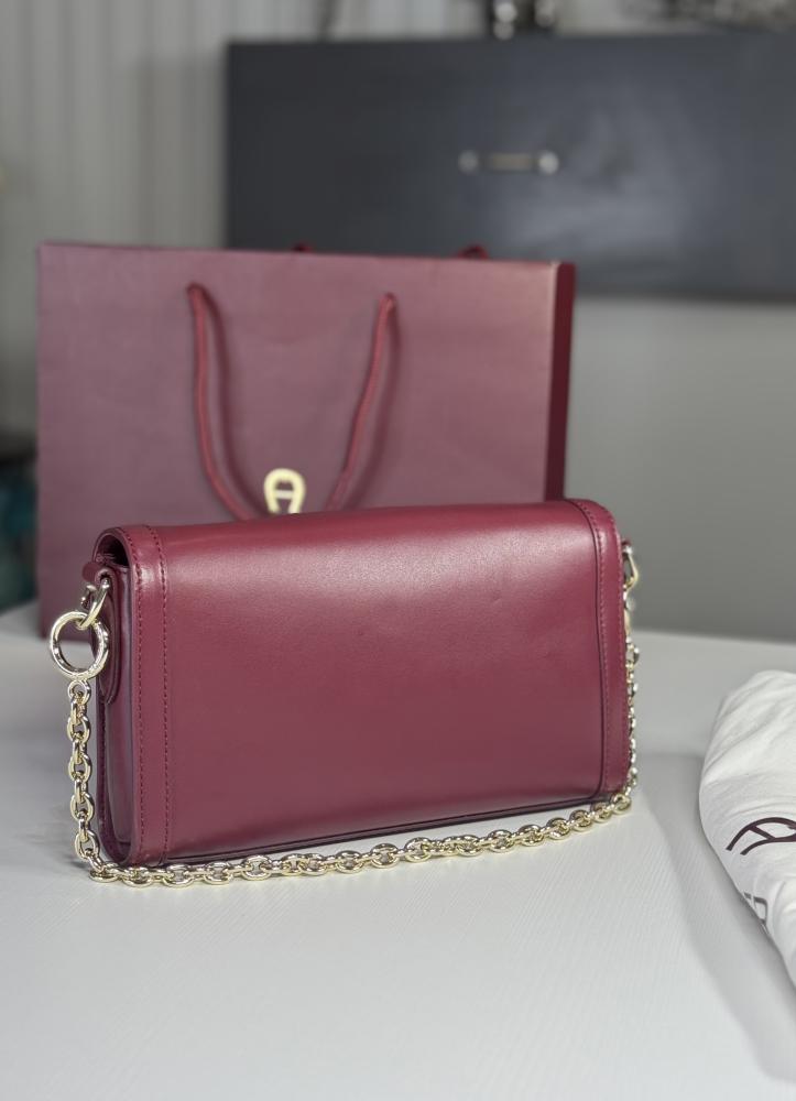 اجنر لويزا S جلد ناعم ومعدن ذهبي- برقندي /Luisa S Shoulder bag smooth cow