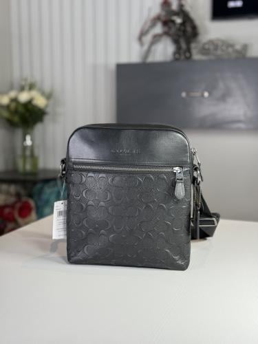 كوتش هيوستن ترفل سجنتشر اسود Houston Flight Bag In...