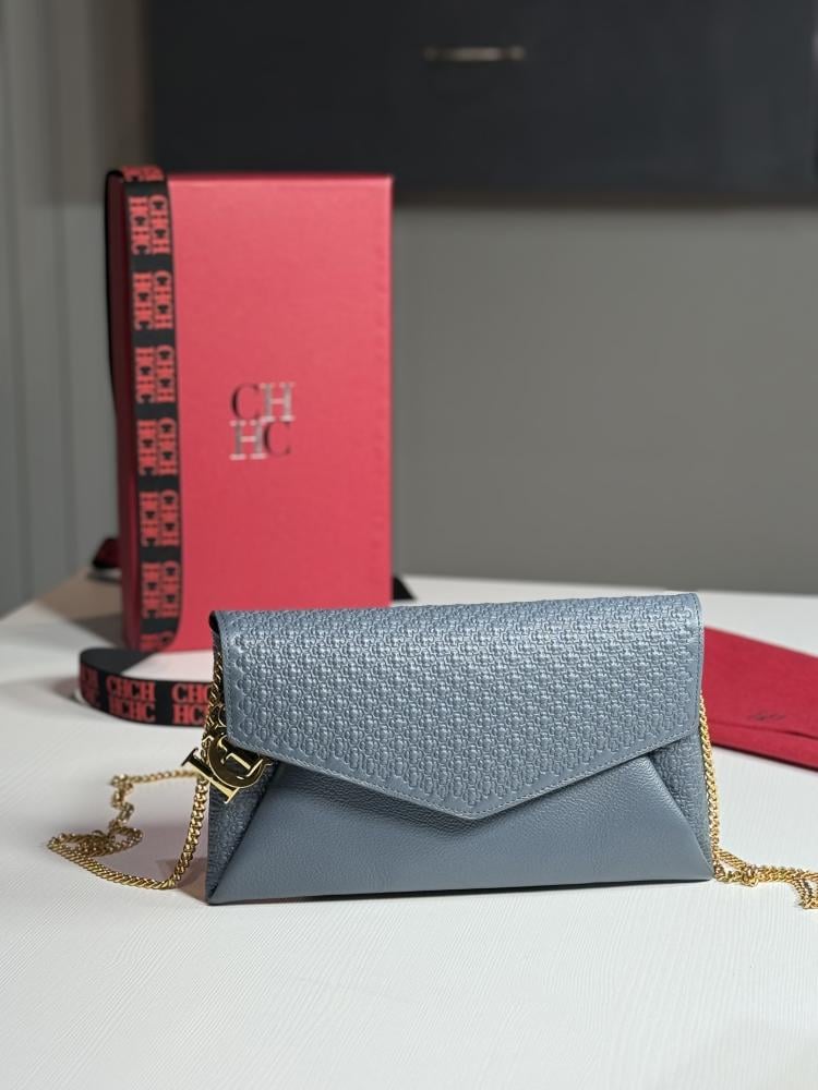 كارولينا هيريرا رويال كروس والت