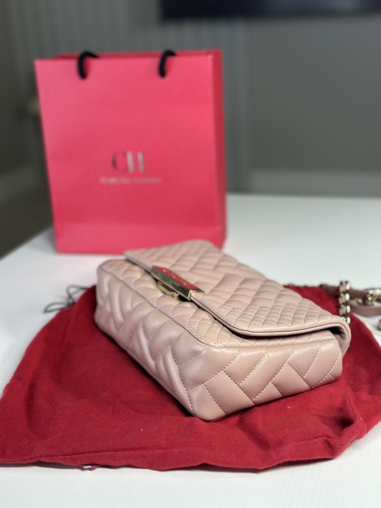 كارولينا شنطة كتف بيمبا بلون نود وطبعة انيقهquilted bimba ch - نود/ ذهبي