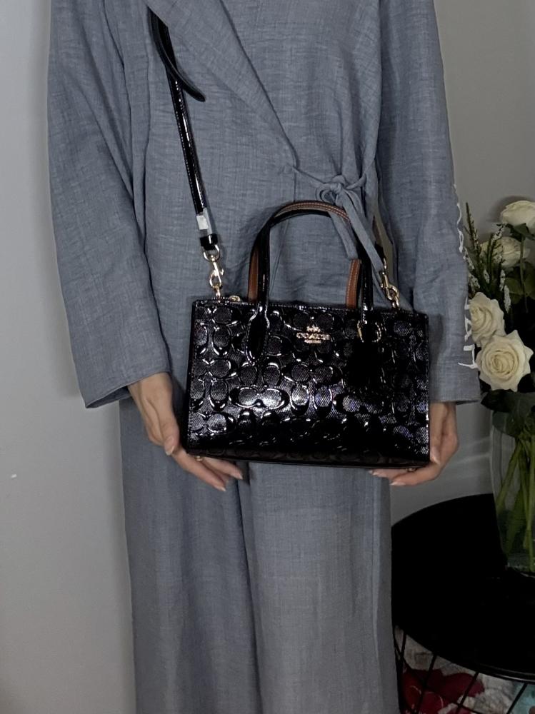 شنطة كوتش توت صغيره نينا سجنشر بلون اسود اامبوزد  Nina Small Tote Bag In Signature Leather Black