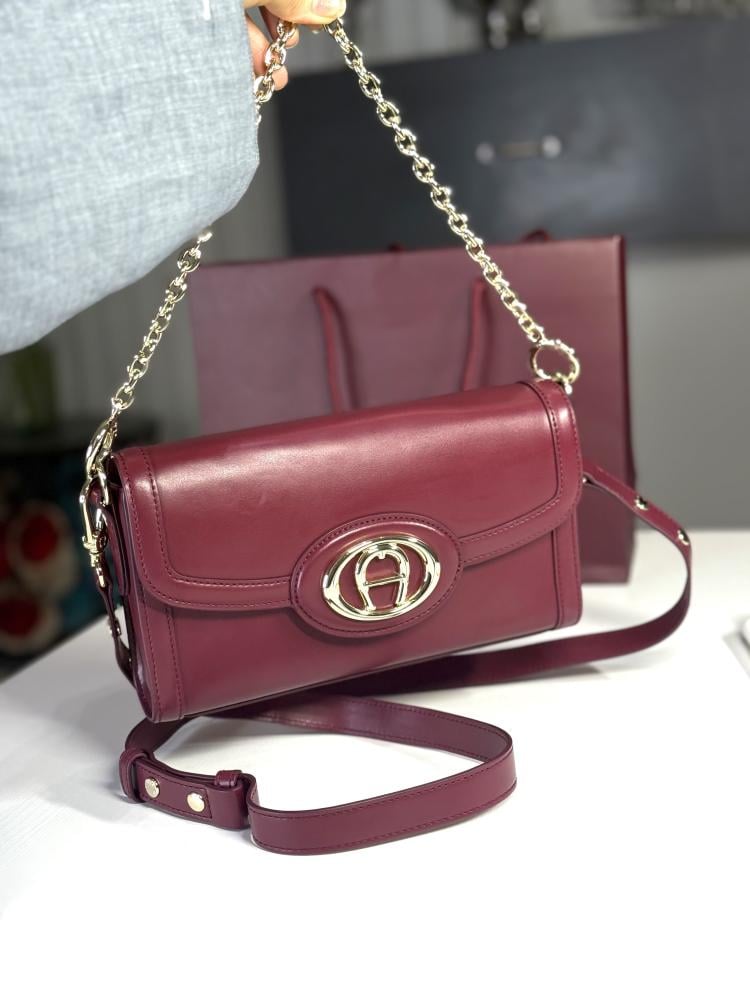 اجنر لويزا S جلد ناعم ومعدن ذهبي- برقندي /Luisa S Shoulder bag smooth cow