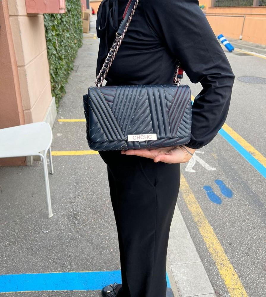 كارولينا شنطة كتف بيمبا بلون نود وطبعة انيقهquilted bimba ch - نود/ ذهبي