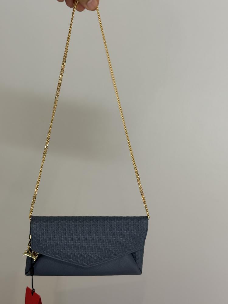 كارولينا هيريرا رويال كروس والت