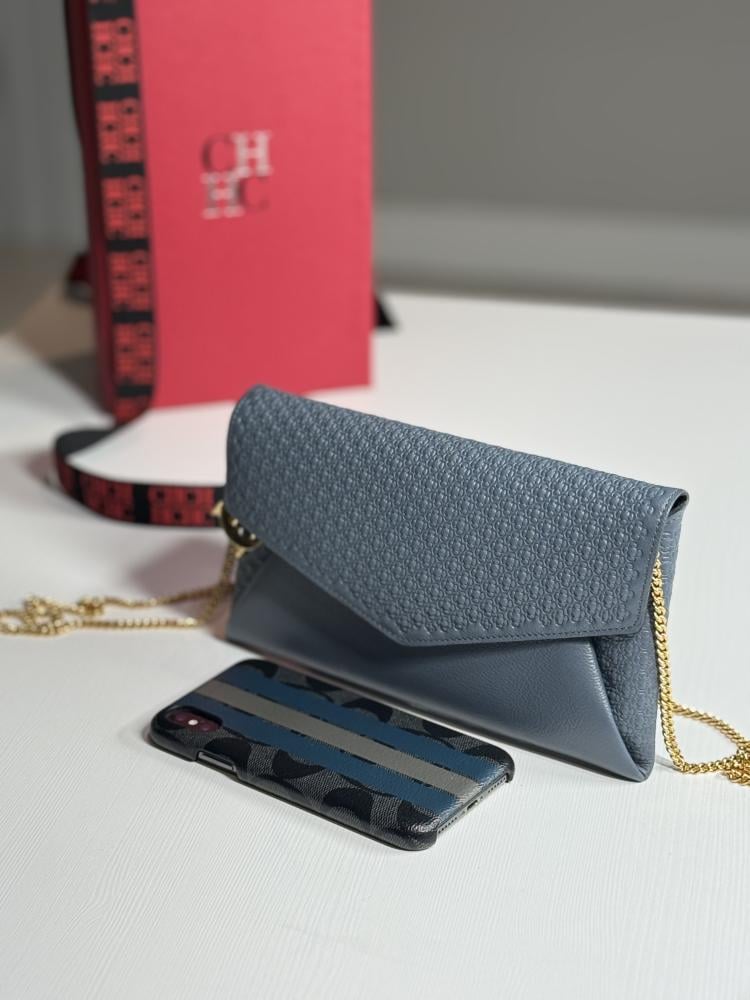 كارولينا هيريرا رويال كروس والت