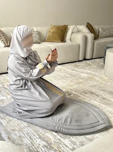 طقم صلاة اسفنج طبي تطريز الخزامى ( ألوان متعددة )