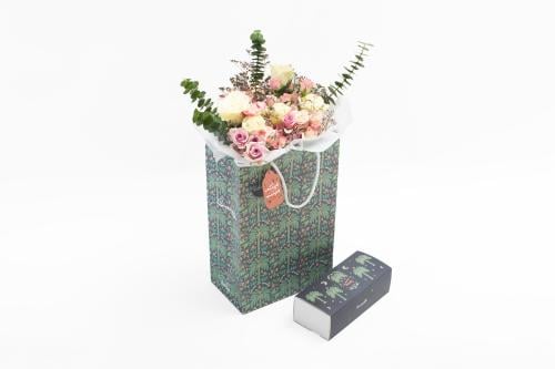 فاصلة فنجان بركة مع ورد