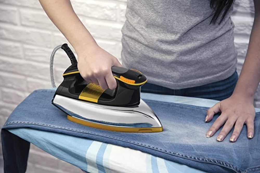 Black Decker Iron 1200W Heavy Weight Dry Iron Black and Gold