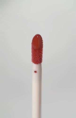 Strike lipgloss