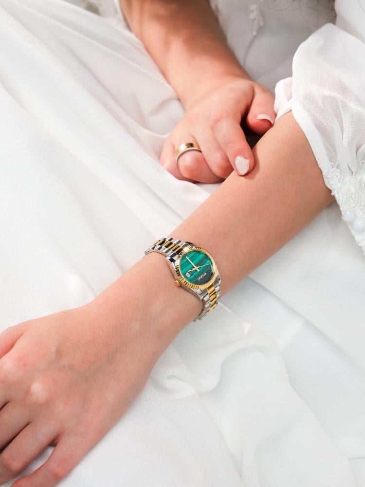 ساعة نسائية من امزوري بلون ذهبي وفضي