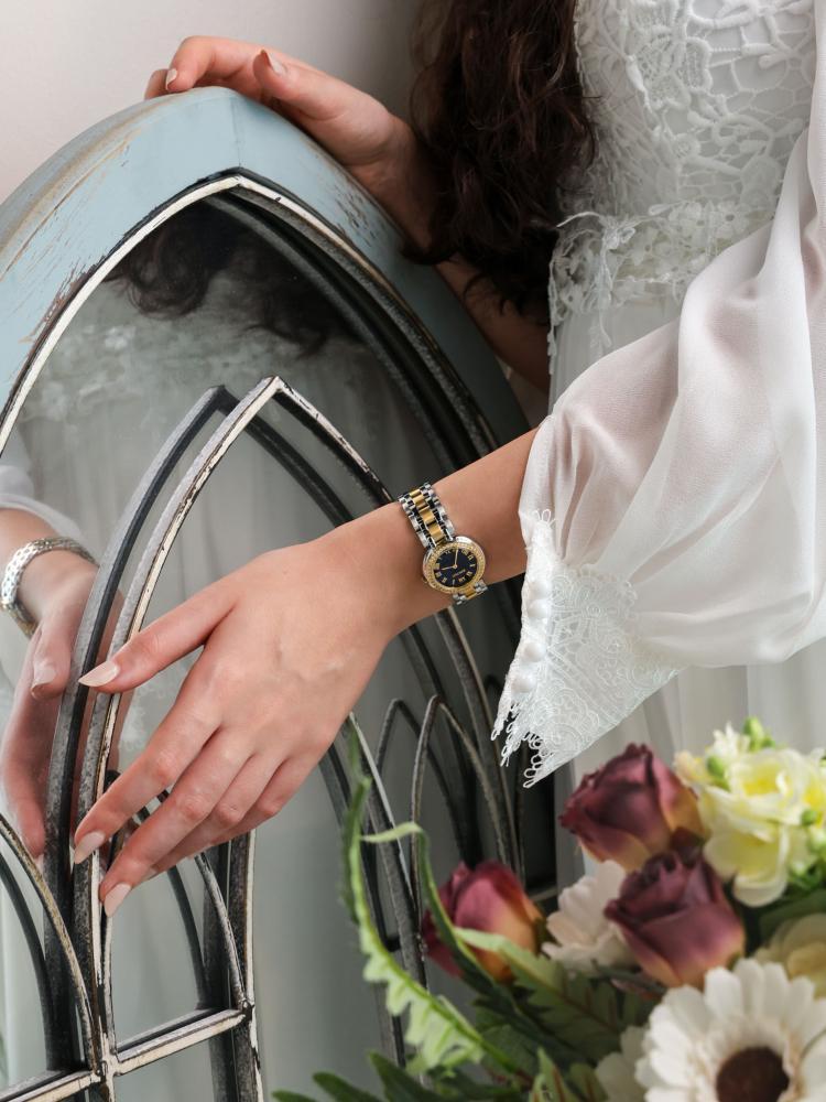 ساعة نسائية من امزوري بلون ذهبي وفضي