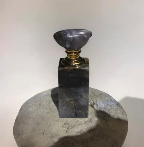 ربع تولة من الأحجار الطبيعية مع دهن العود الفاخر