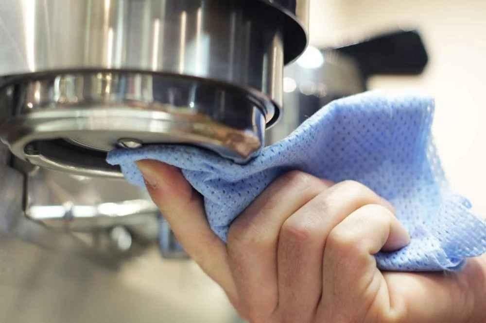 أدوات تنظيف ماكينة القهوة