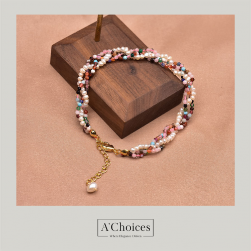 سوار مصنوع يدوياً من النحاس المطلي بالذهب عيار 18 مع اللؤلؤ الزراعي والأحجار الملونة