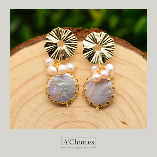 أقراط مصنوعة من الفضة والنحاس المطلي بالذهب عيار 14 مع اللؤلؤ الزراعي بتصميم أنيق