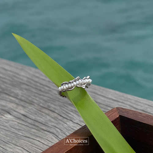 Gold plated ring with agricultural pearls in silver