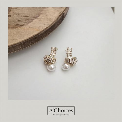 اقراط زيركون لماعة بلون ذهبي مع لؤلؤ - متجر اي تشويسز