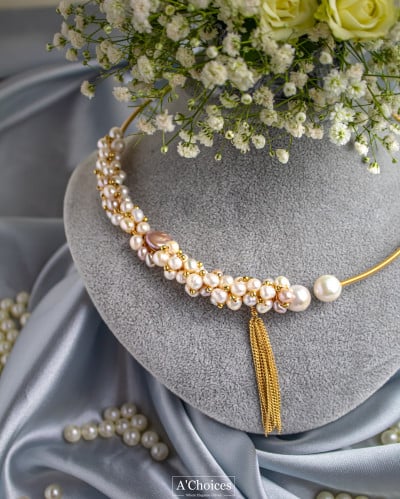 عقد تشوكر مصنوع يدوياً من النحاس المطلي بالذهب عيار 18 مع اللؤلؤ الزراعي