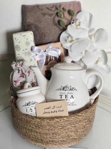 سلة الشال الكشميري مع حامل شموع