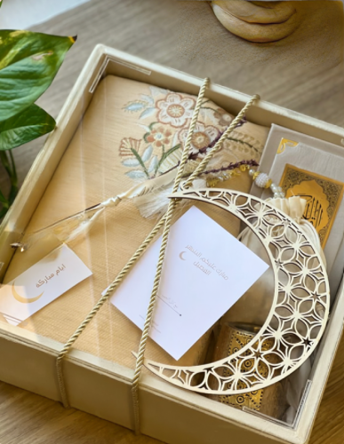 بوكس هلال رمضان الأكريليك مشمشي- روب صلاة