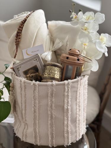 ﺳﻠﺔ ﺗﻌﺒﻖ ﺑﻌﺒﻴﺮ اﻟﺸﻬﺮ اﻟﻜﺮﻳﻢ - اوف وايت