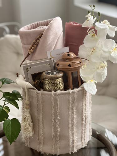 ﺳﻠﺔ ﺗﻌﺒﻖ ﺑﻌﺒﻴﺮ اﻟﺸﻬﺮ اﻟﻜﺮﻳﻢ - بينك