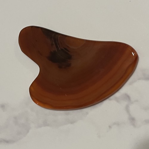 اداة غوا شا كارنيليان - Carnelian Gua Sha Tool