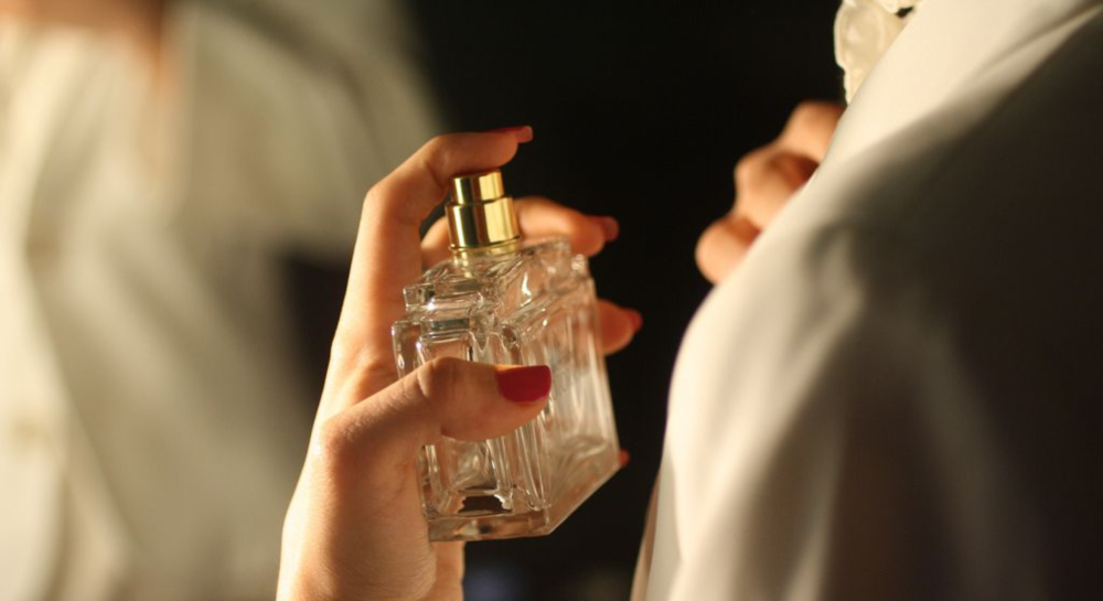 كيف أختار العطر المناسب لكل فصل من فصول السنة