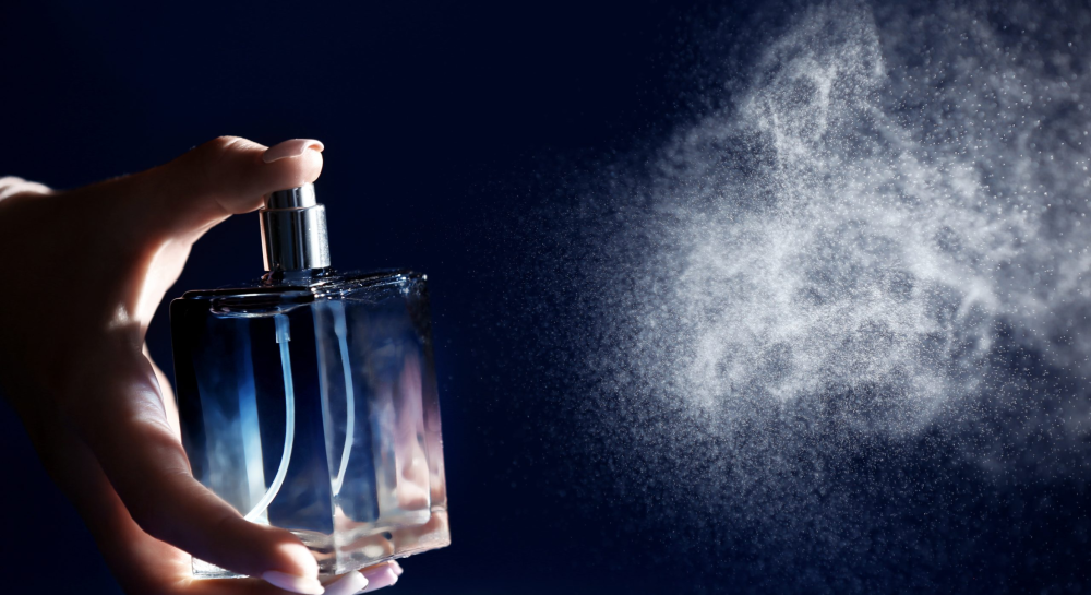 أهم 5 عطور للرجال تناسب كل موسم: دليل وقت العطور للرائحة المثالية