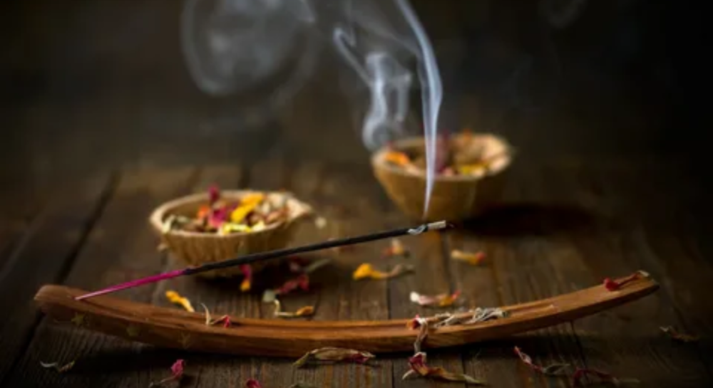أنواع البخور وأهميته الدينية والثقافية