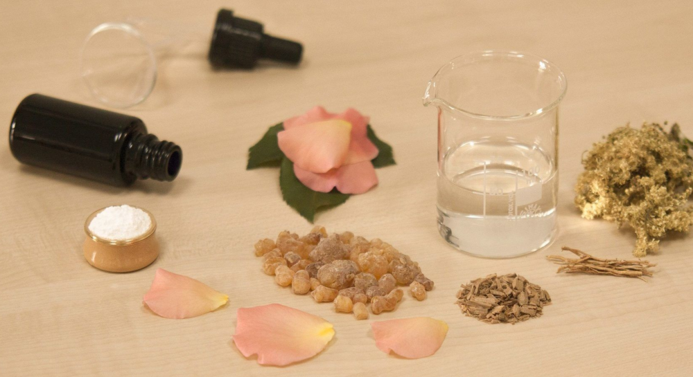 التاريخ والتطور: كيف تطورت صناعة العطور عبر العصور المختلفة