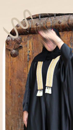 حرير ثقيل بقصة البشت مع تطريز من الامام باللون الذ...