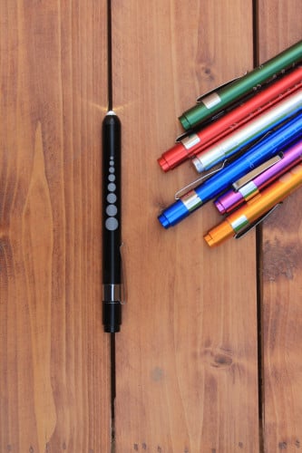 black pen light - قلم مضيئ اسود