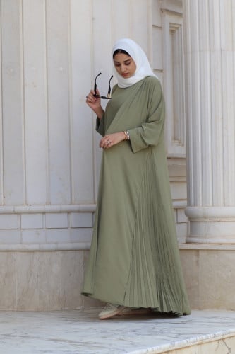 طقم عبايه مع كسرات من الجنب