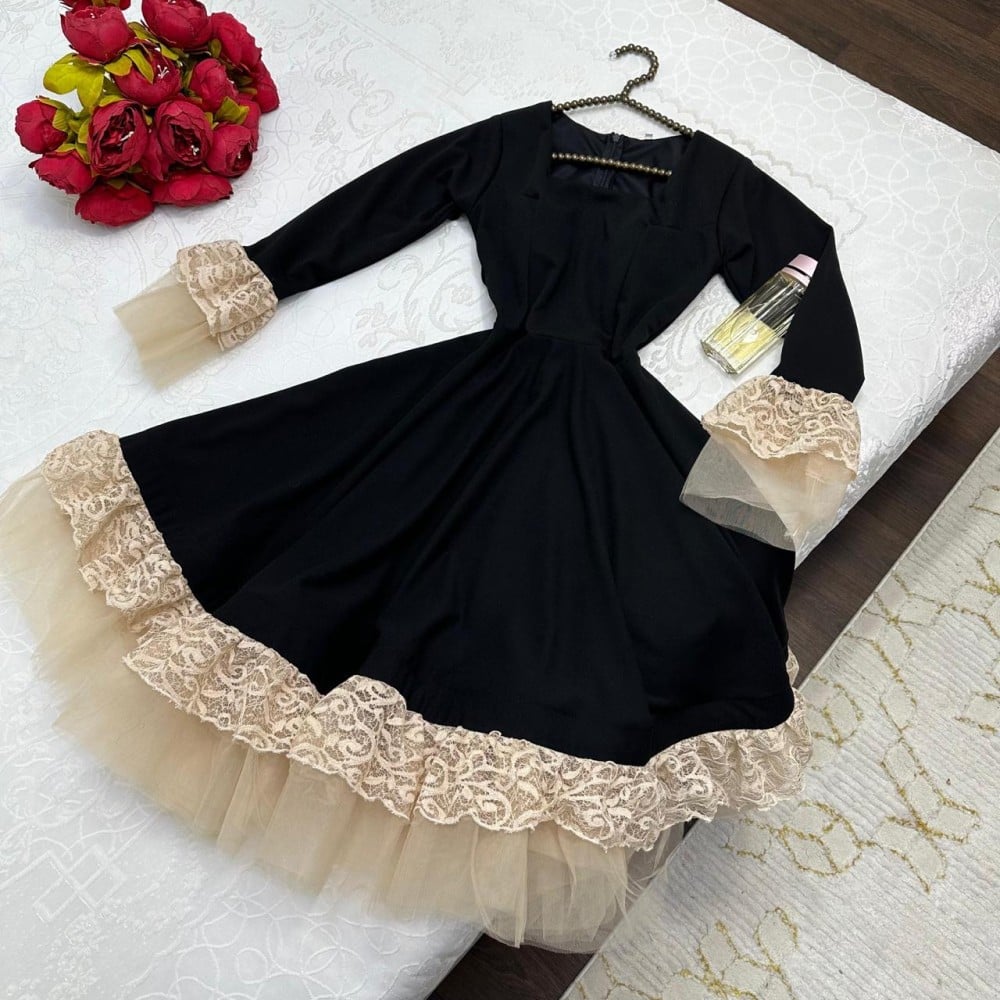 فستان كريب بأكمام تل - أناقة عصرية بتفاصيل مميزة