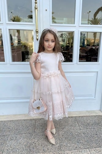 فستان دانتيل + طوق + شنطة