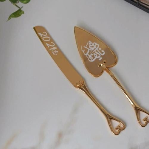 قطاعة و حامل الكيك