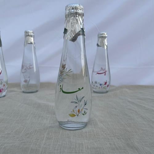 قارورة ماء زجاج