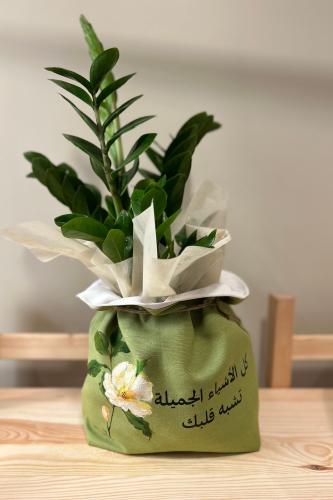 سلة مع النبتة مطبوعة جاهزة
