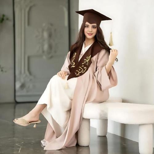 عبايات تخرج 2025 بيج ملكي مع وشاح بني فاخر